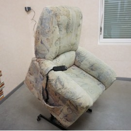 FOTEL GERIATRYCZNY + FUNKCJA POMOCY WSTAWANIA PILOT 2