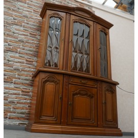 WITRYNA Z KOMODĄ ORZECHOWA PODŚWIETLANA SZER. 130 CM 2