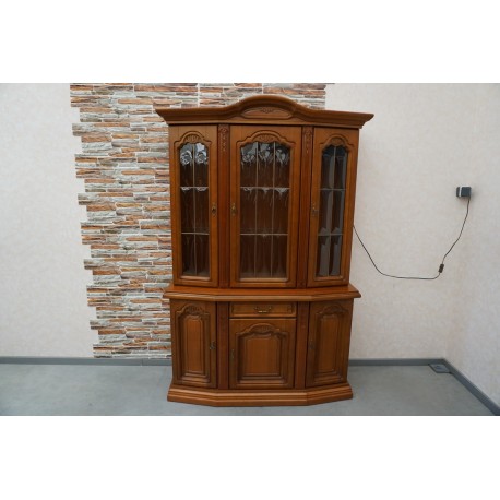 WITRYNA Z KOMODĄ ORZECHOWA PODŚWIETLANA SZER. 130 CM