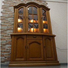 WITRYNA  Z KOMODĄ DĘBOWA  NA COKOLE  szer. 135 cm 2