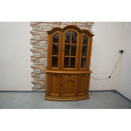 WITRYNA  Z KOMODĄ DĘBOWA  NA COKOLE  szer. 135 cm