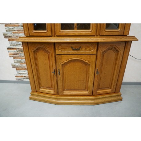 WITRYNA  Z KOMODĄ DĘBOWA  NA COKOLE  szer. 135 cm