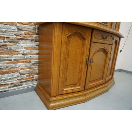 WITRYNA  Z KOMODĄ DĘBOWA  NA COKOLE  szer. 135 cm