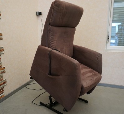 FOTEL GERIATRYCZNY + FUNKCJA POMOCY WSTAWANIA PILOT 2