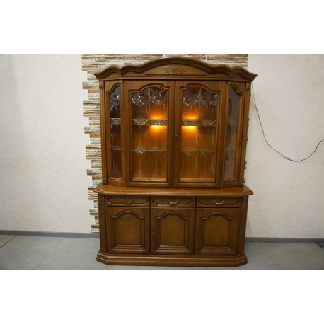 WITRYNA Z KOMODĄ ORZECHOWA PODŚWIETLANA 158 CM