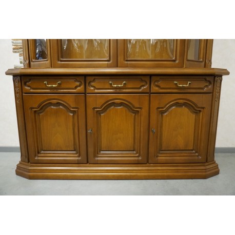 WITRYNA Z KOMODĄ ORZECHOWA PODŚWIETLANA 158 CM