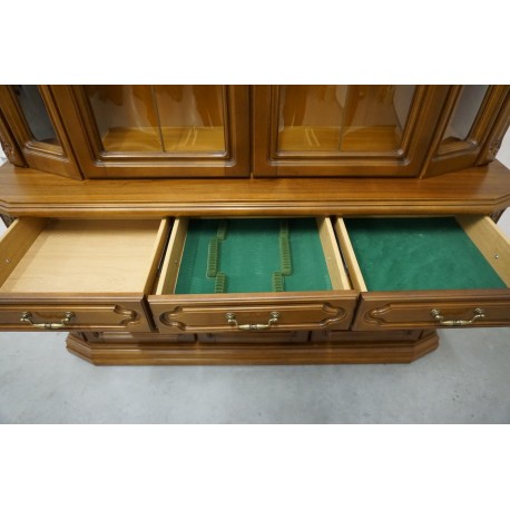 WITRYNA Z KOMODĄ ORZECHOWA PODŚWIETLANA 158 CM