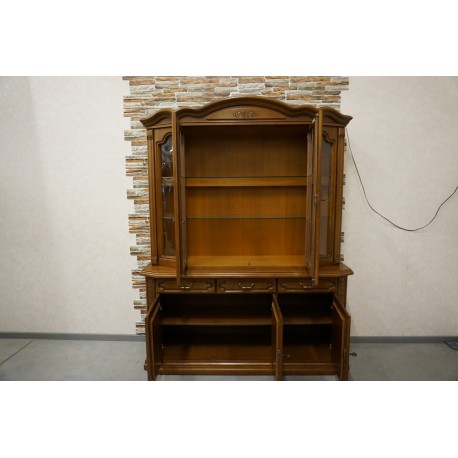 WITRYNA Z KOMODĄ ORZECHOWA PODŚWIETLANA 158 CM