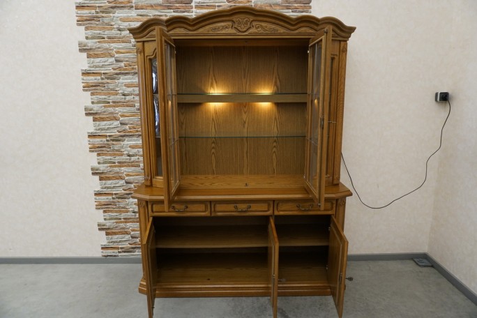 WITRYNA Z KOMODĄ PODŚWIETLANA SZER. 158 CM