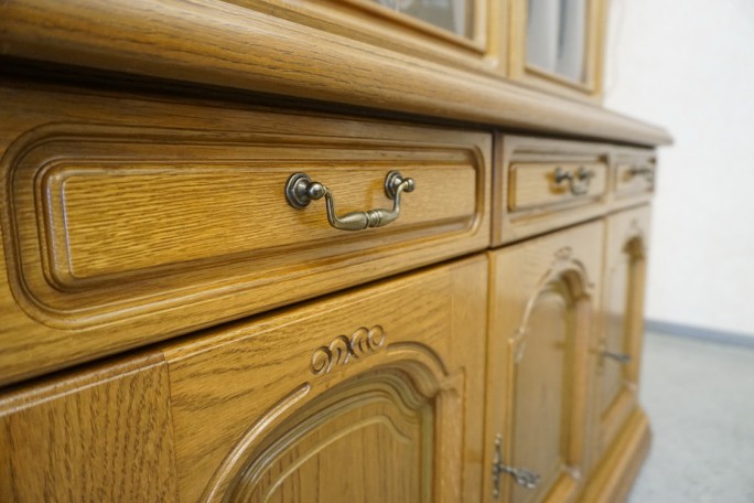 WITRYNA Z KOMODĄ PODŚWIETLANA SZER. 158 CM