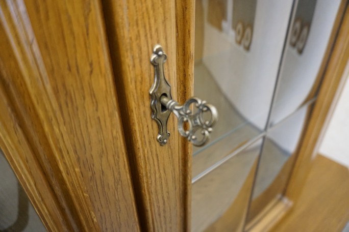 WITRYNA Z KOMODĄ PODŚWIETLANA SZER. 158 CM