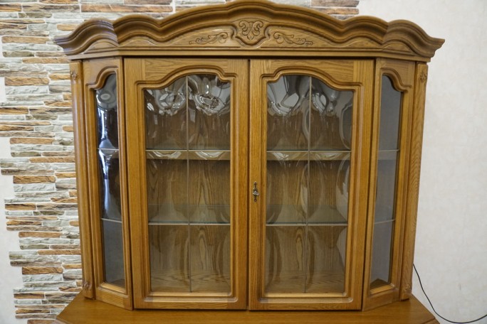 WITRYNA Z KOMODĄ PODŚWIETLANA SZER. 158 CM