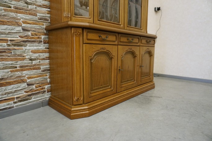 WITRYNA Z KOMODĄ PODŚWIETLANA SZER. 158 CM