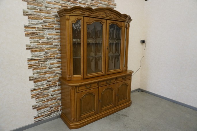 WITRYNA Z KOMODĄ PODŚWIETLANA SZER. 158 CM