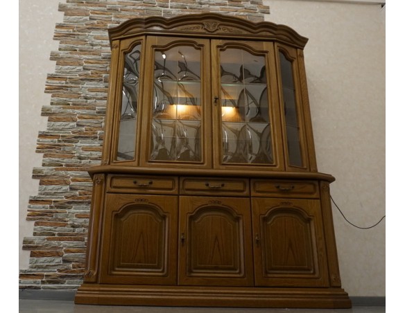 WITRYNA Z KOMODĄ PODŚWIETLANA SZER. 158 CM