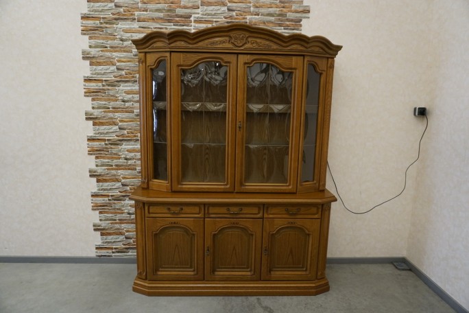 WITRYNA Z KOMODĄ PODŚWIETLANA SZER. 158 CM