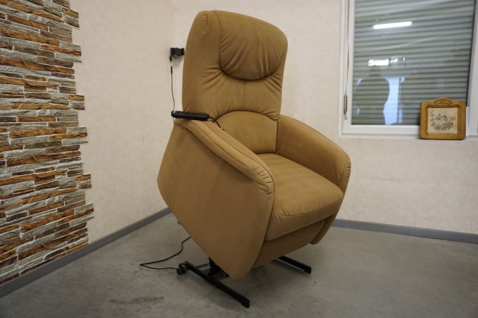 FOTEL GERIATRYCZNY + FUNKCJA POMOCY WSTAWANIA PILOT 3w1