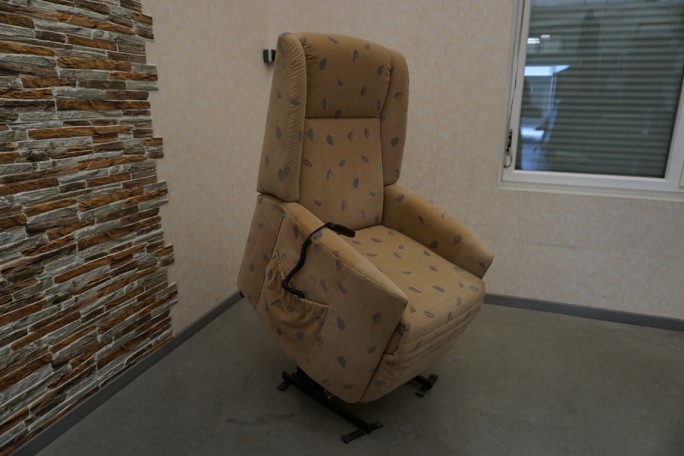 FOTEL GERIATRYCZNY ELEKTRYCZNY Z FUNKCJA POMOCY...