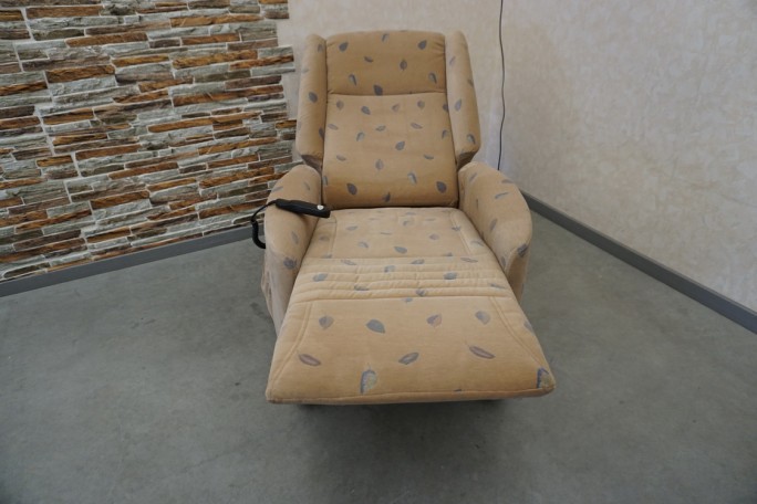 FOTEL GERIATRYCZNY ELEKTRYCZNY Z FUNKCJA POMOCY...