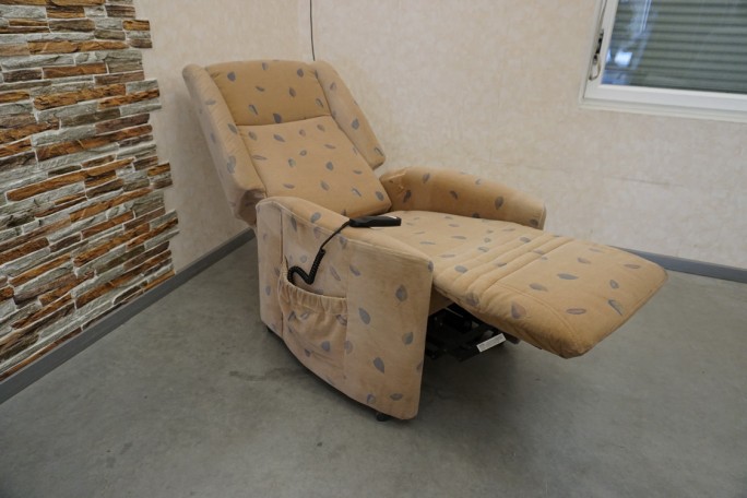 FOTEL GERIATRYCZNY ELEKTRYCZNY Z FUNKCJA POMOCY...