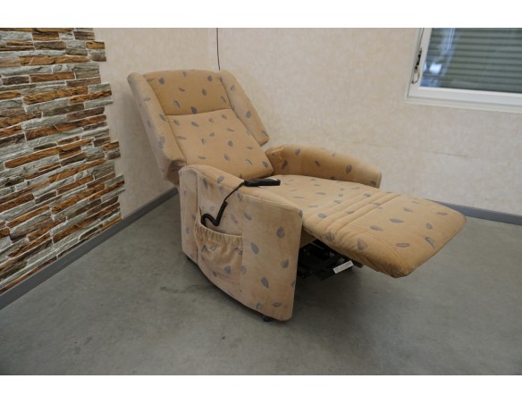 FOTEL GERIATRYCZNY ELEKTRYCZNY Z FUNKCJA POMOCY WSTAWANIA 3w1