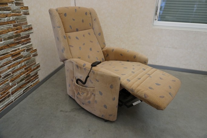 FOTEL GERIATRYCZNY ELEKTRYCZNY Z FUNKCJA POMOCY...