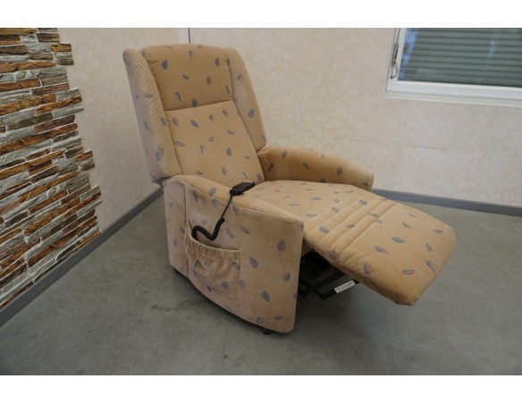 FOTEL GERIATRYCZNY ELEKTRYCZNY Z FUNKCJA POMOCY WSTAWANIA 3w1