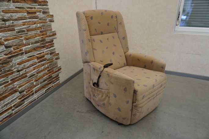 FOTEL GERIATRYCZNY ELEKTRYCZNY Z FUNKCJA POMOCY...