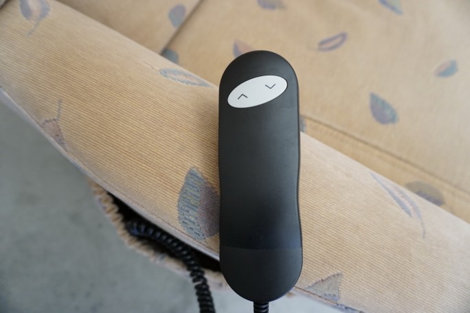 FOTEL GERIATRYCZNY ELEKTRYCZNY Z FUNKCJA POMOCY...