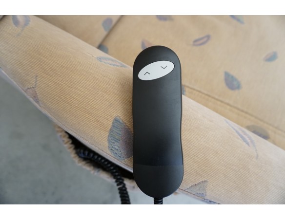 FOTEL GERIATRYCZNY ELEKTRYCZNY Z FUNKCJA POMOCY WSTAWANIA 3w1