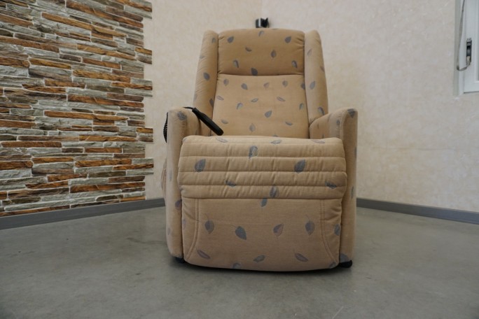 FOTEL GERIATRYCZNY ELEKTRYCZNY Z FUNKCJA POMOCY...