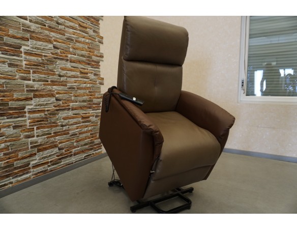 FOTEL GERIATRYCZNY ELEKTRYCZNY Z FUNKCJA POMOCY WSTAWANIA 3w1