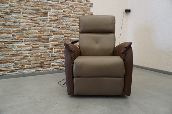 FOTEL GERIATRYCZNY ELEKTRYCZNY Z FUNKCJA POMOCY...