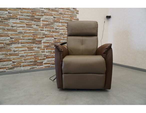 FOTEL GERIATRYCZNY ELEKTRYCZNY Z FUNKCJA POMOCY WSTAWANIA 3w1