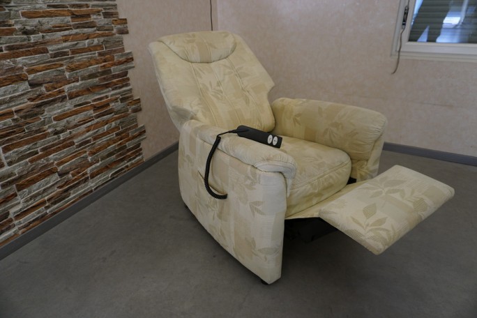 FOTEL GERIATRYCZNY JASNY + FUNKCJA POMOCY...