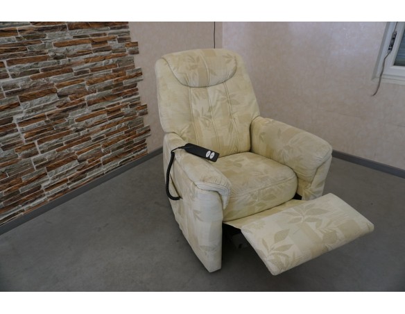 FOTEL GERIATRYCZNY JASNY + FUNKCJA POMOCY WSTAWANIA PILOT 3w1