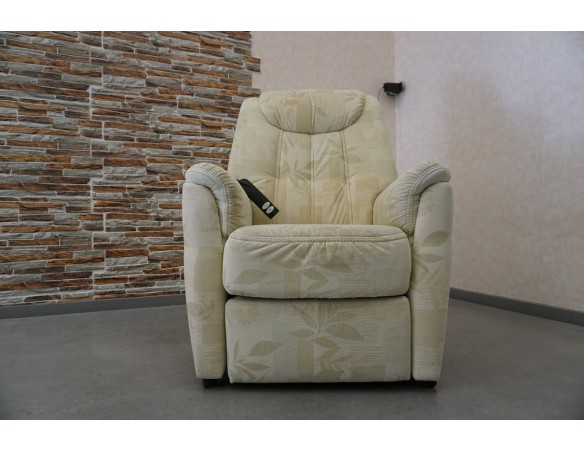 FOTEL GERIATRYCZNY JASNY + FUNKCJA POMOCY WSTAWANIA PILOT 3w1