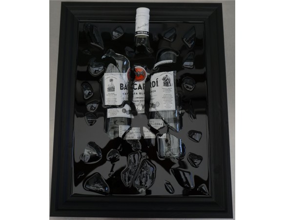 BUTELKA BACARDI W DREWNIANEJ RAMIE