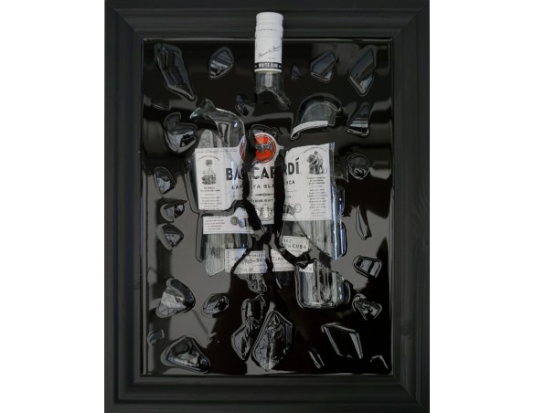 BUTELKA BACARDI W DREWNIANEJ RAMIE