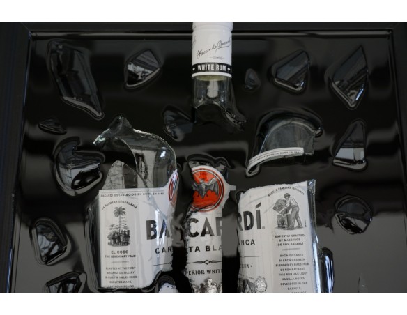 BUTELKA BACARDI W DREWNIANEJ RAMIE