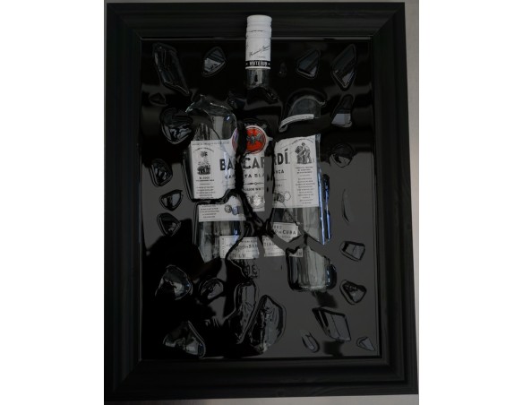 BUTELKA BACARDI W DREWNIANEJ RAMIE