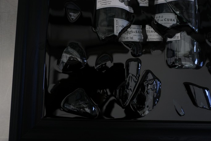 BUTELKA BACARDI W DREWNIANEJ RAMIE