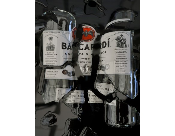 BUTELKA BACARDI W DREWNIANEJ RAMIE