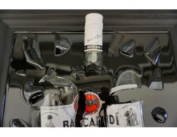 BUTELKA BACARDI W DREWNIANEJ RAMIE