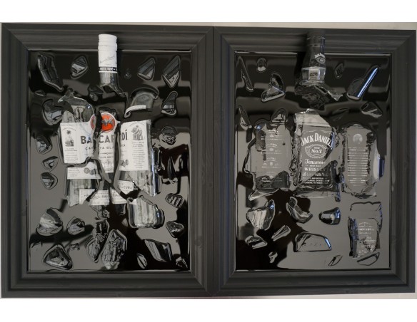 BUTELKA BACARDI W DREWNIANEJ RAMIE