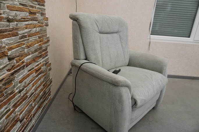 FOTEL ELEKTRYCZNY FUNKCJA POMOCY WSTAWANIA DUŻY...