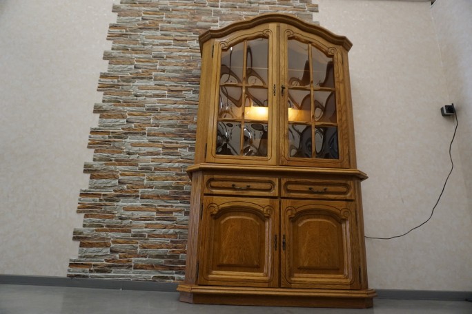 WITRYNA Z KOMODĄ PODŚWIETLANA SZER. 120 CM