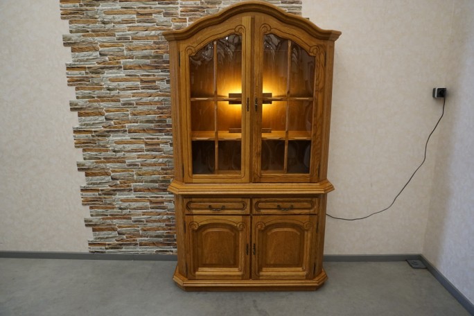 WITRYNA Z KOMODĄ PODŚWIETLANA SZER. 120 CM