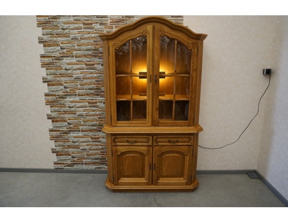 WITRYNA Z KOMODĄ PODŚWIETLANA SZER. 120 CM