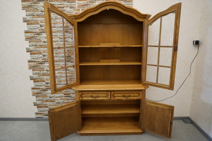 WITRYNA Z KOMODĄ PODŚWIETLANA SZER. 120 CM